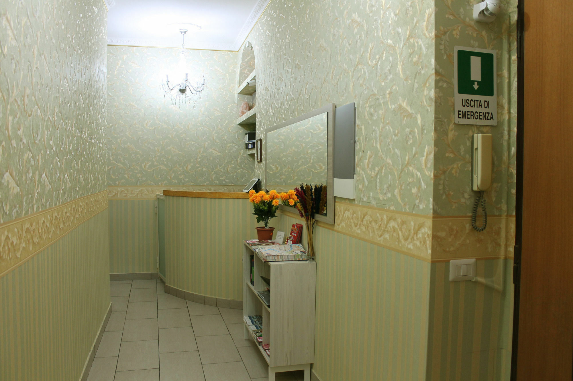 Roma Castle Termini Hotel Exterior photo
